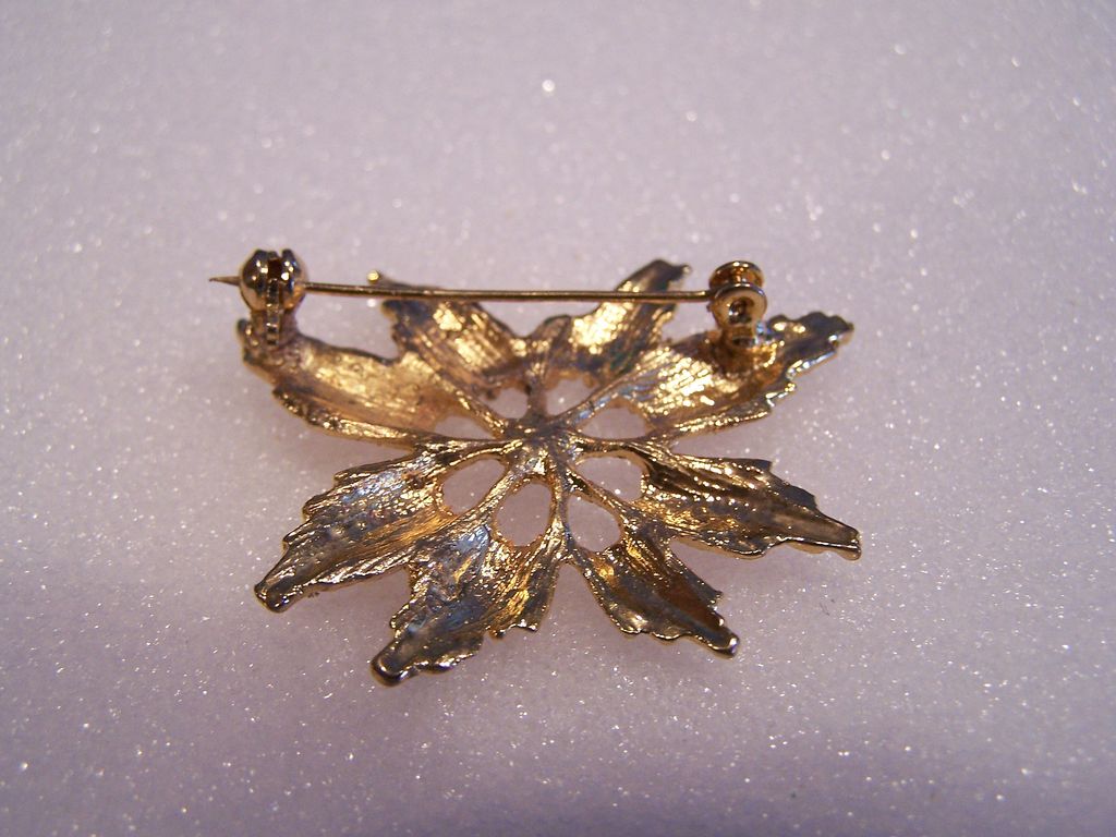 Vintage Rhinestone Goldtone Brooch Pin Vintage Rhinestone Goldtone Brooch Pin