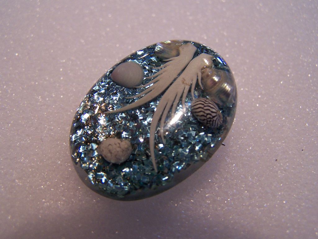 Vintage Confetti Lucite Brooch Pin Vintage Confetti Lucite Brooch Pin