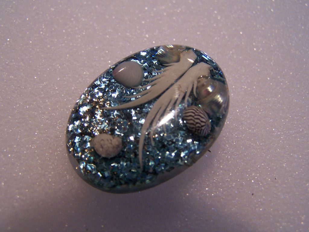Vintage Confetti Lucite Brooch Pin Vintage Confetti Lucite Brooch Pin