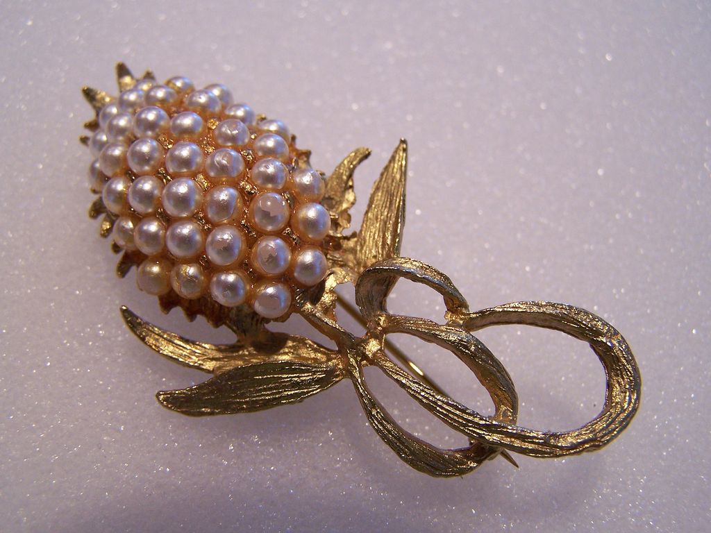 Beautiful Faux Pearl Brooch Beautiful Faux Pearl Brooch