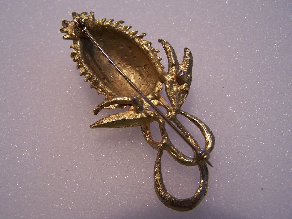 Beautiful Faux Pearl Brooch Beautiful Faux Pearl Brooch