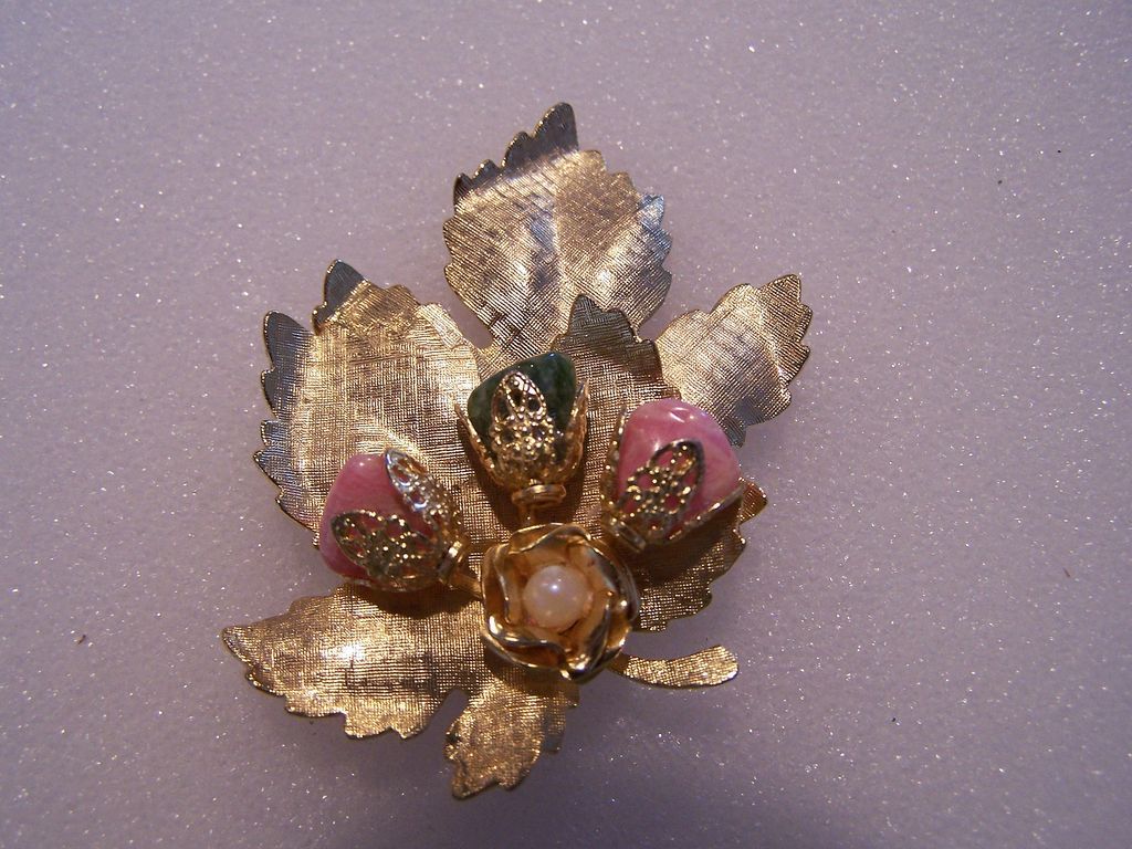 Vintage Leaf Brooch With Stones Vintage Leaf Brooch With Stones