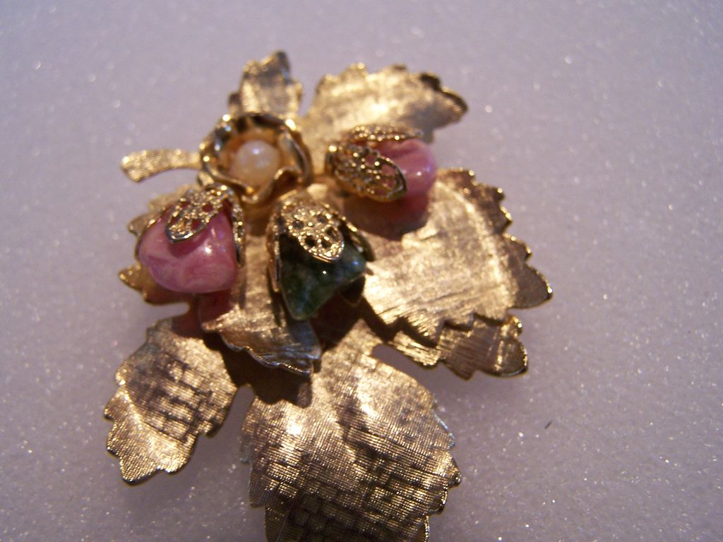 Vintage Leaf Brooch With Stones Vintage Leaf Brooch With Stones