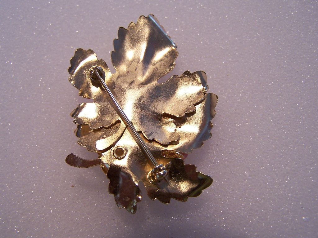 Vintage Leaf Brooch With Stones Vintage Leaf Brooch With Stones