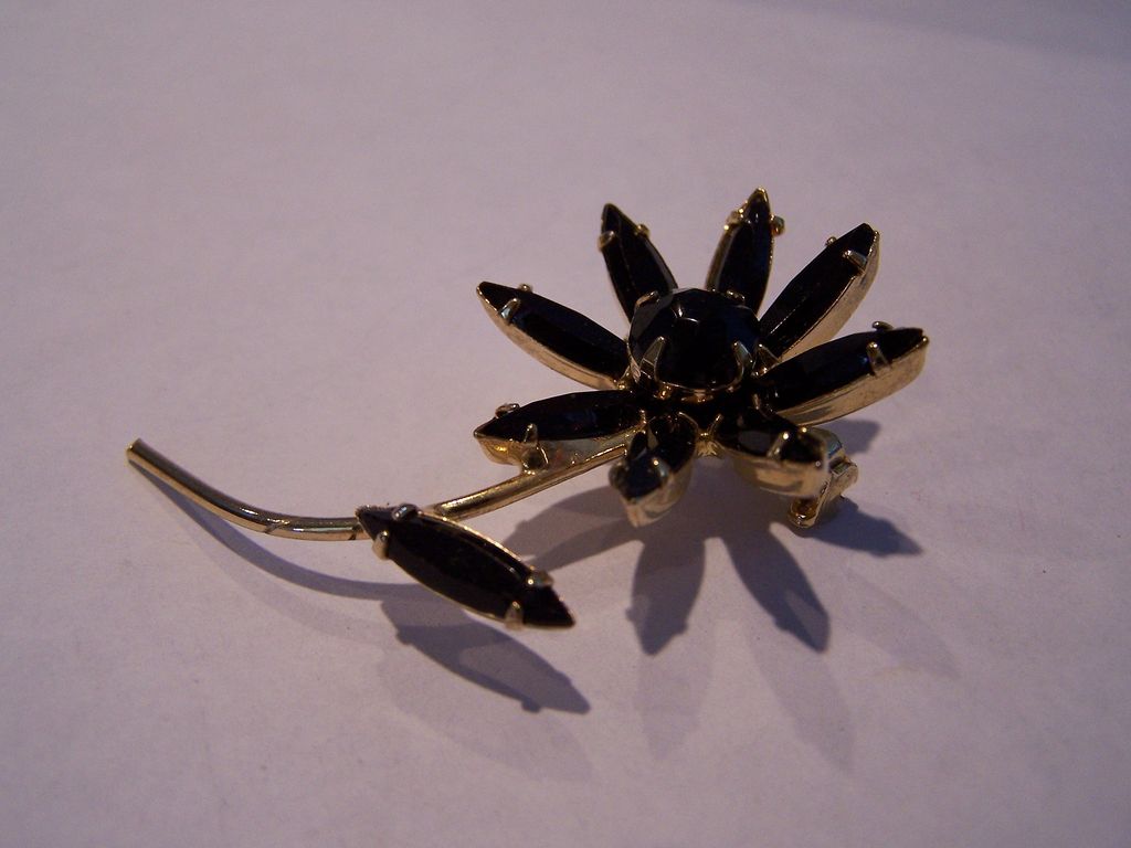 Beautiful Black Rhinestone Brooch Pin Flower Beautiful Black Rhinestone Brooch Pin Flower