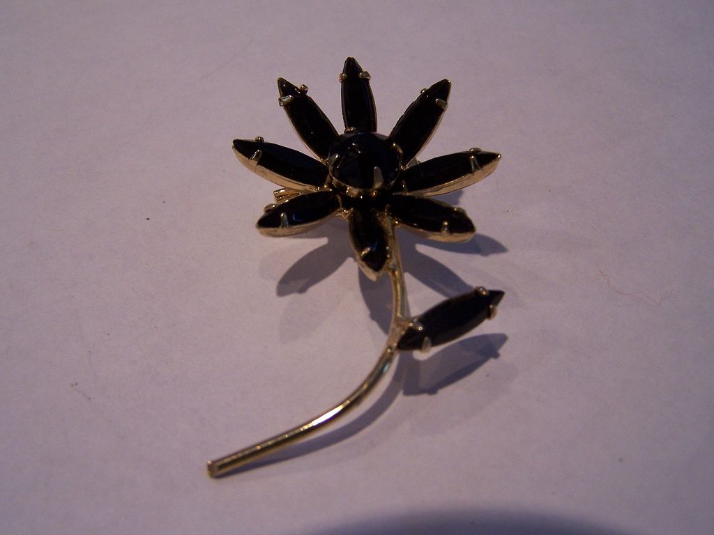 Beautiful Black Rhinestone Brooch Pin Flower Beautiful Black Rhinestone Brooch Pin Flower