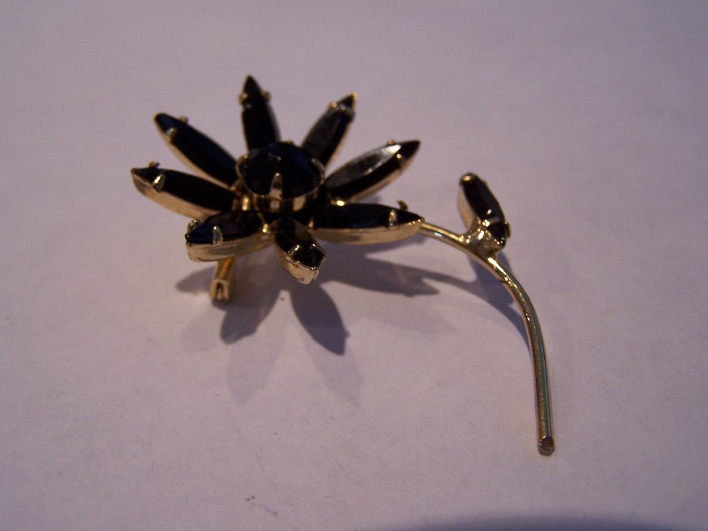 Beautiful Black Rhinestone Brooch Pin Flower Beautiful Black Rhinestone Brooch Pin Flower