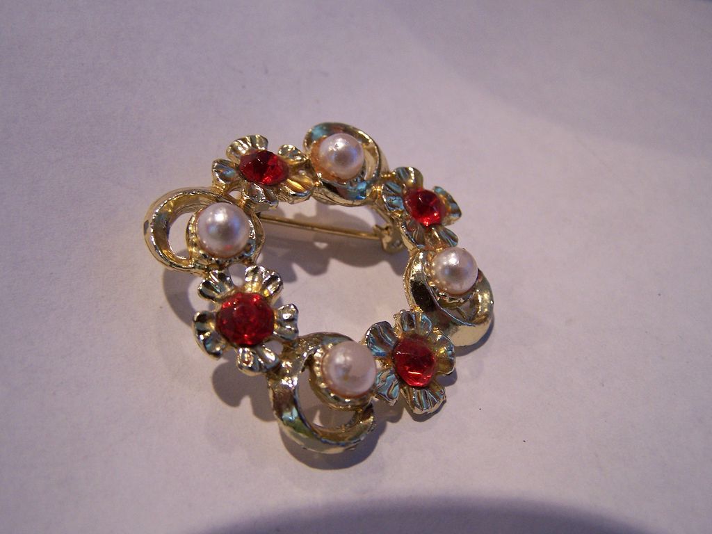Vintage Brooch Pin Red Vintage Brooch Pin Red