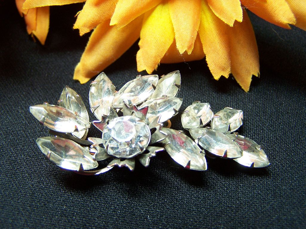 Vintage Rhinestone Spray Brooch Vintage Rhinestone Spray Brooch