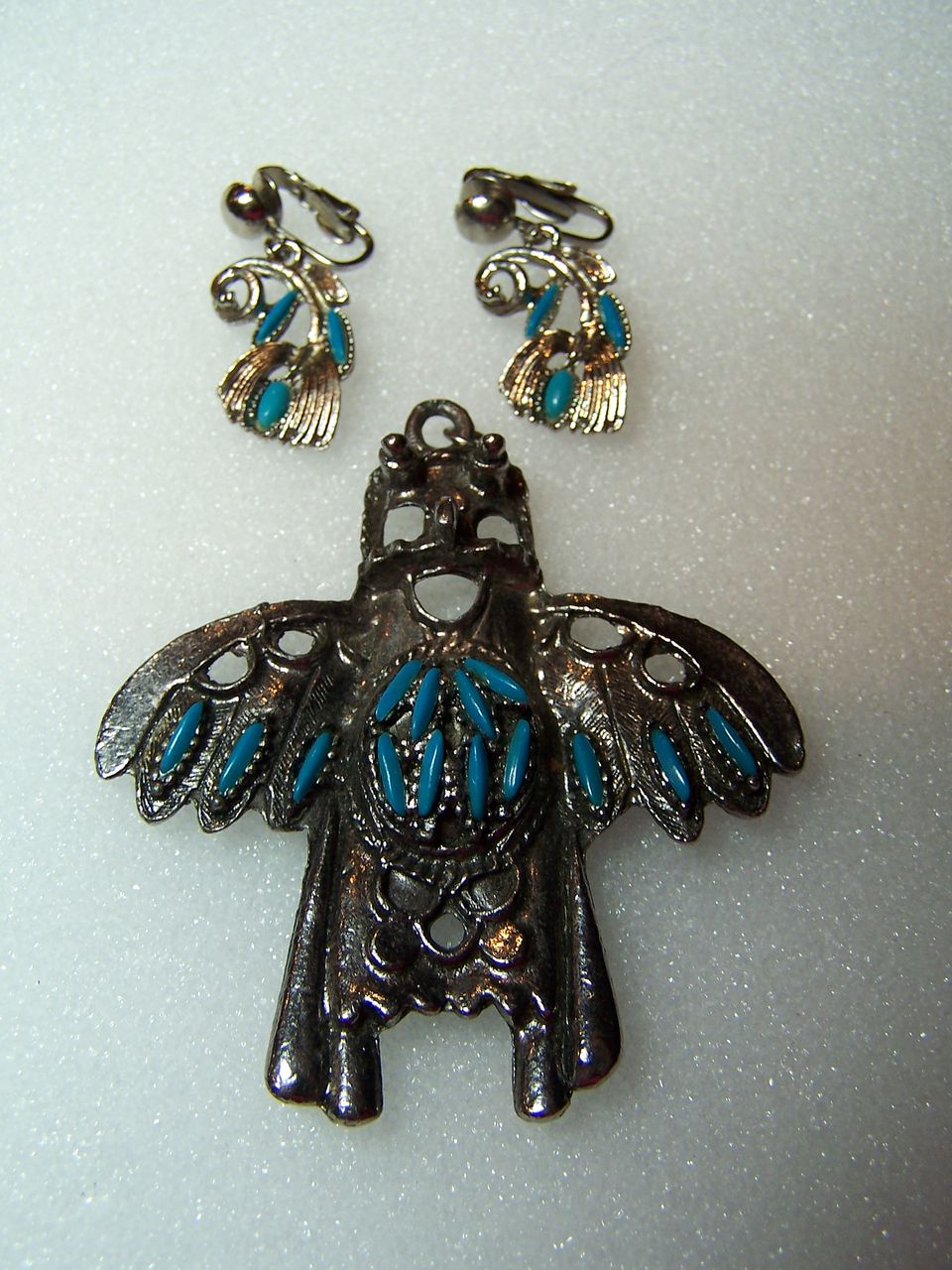 Vintage Ethnic Pendant and Earrings Set Vintage Ethnic Pendant and Earrings Set