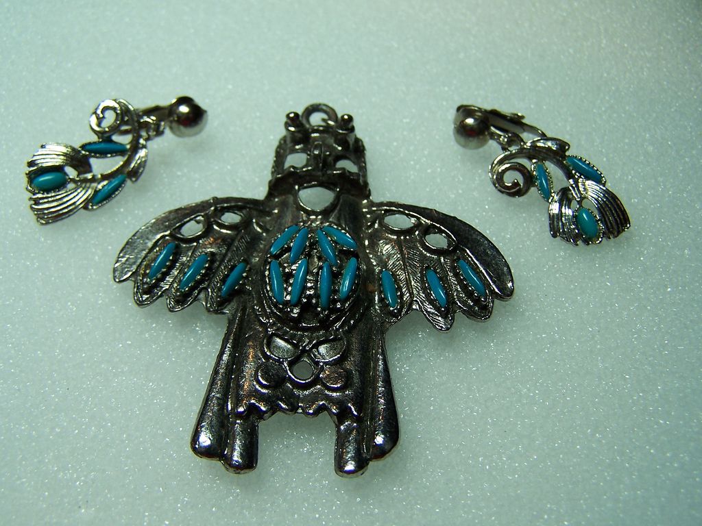 Vintage Ethnic Pendant and Earrings Set Vintage Ethnic Pendant and Earrings Set