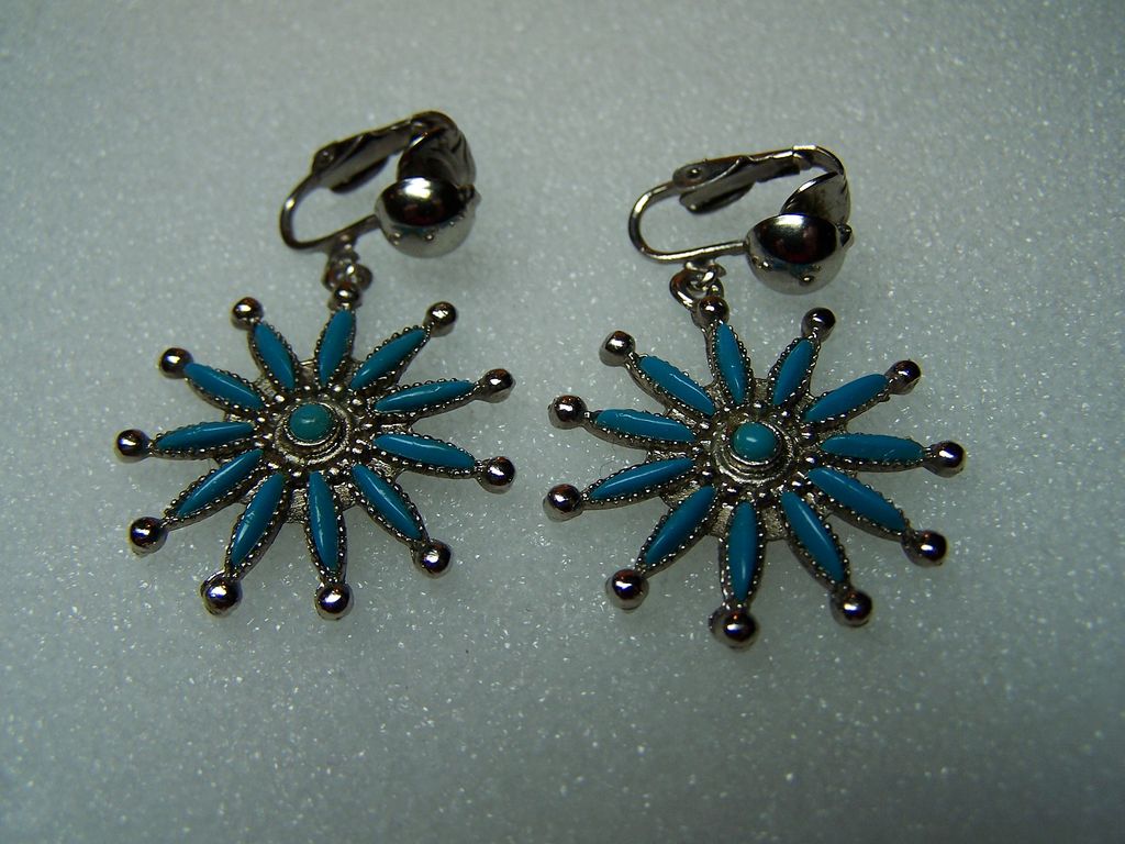 Vintage Ethnic Pendant and Earrings Set Vintage Ethnic Pendant and Earrings Set