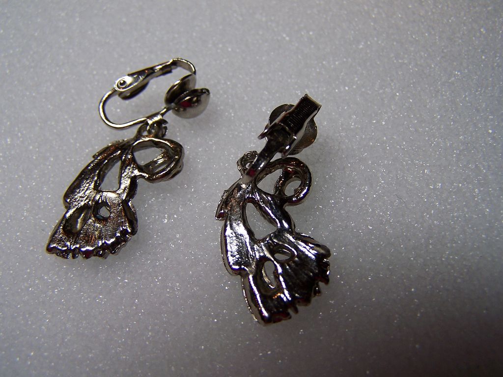 Vintage Ethnic Pendant and Earrings Set Vintage Ethnic Pendant and Earrings Set