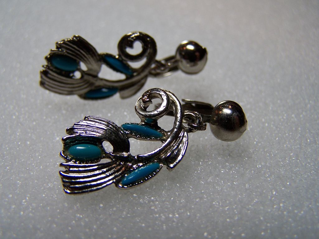 Vintage Ethnic Pendant and Earrings Set Vintage Ethnic Pendant and Earrings Set