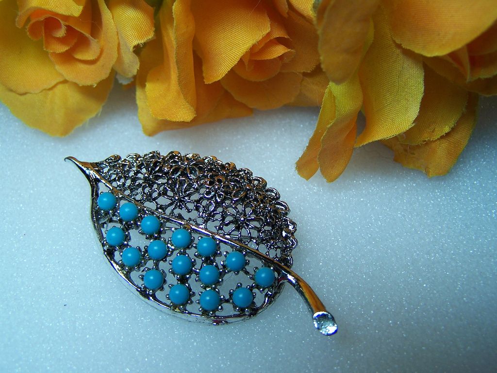 Vintage 1960's Brooch Pin Vintage 1960's Brooch Pin