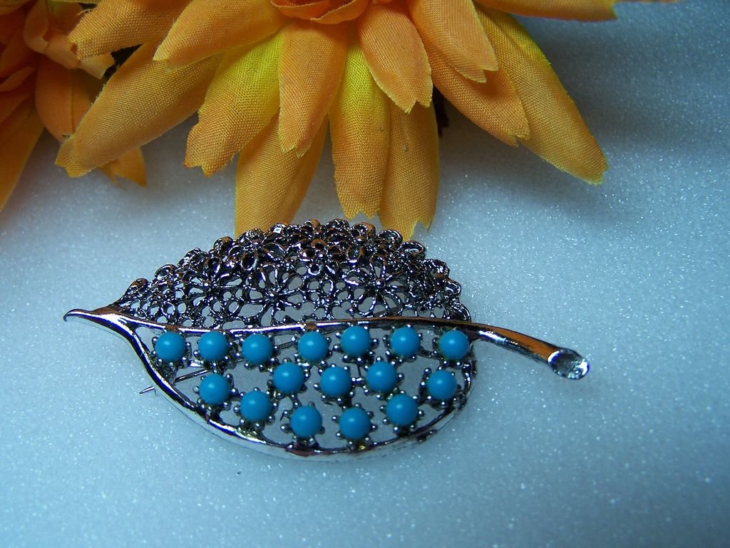 Vintage 1960's Brooch Pin Vintage 1960's Brooch Pin