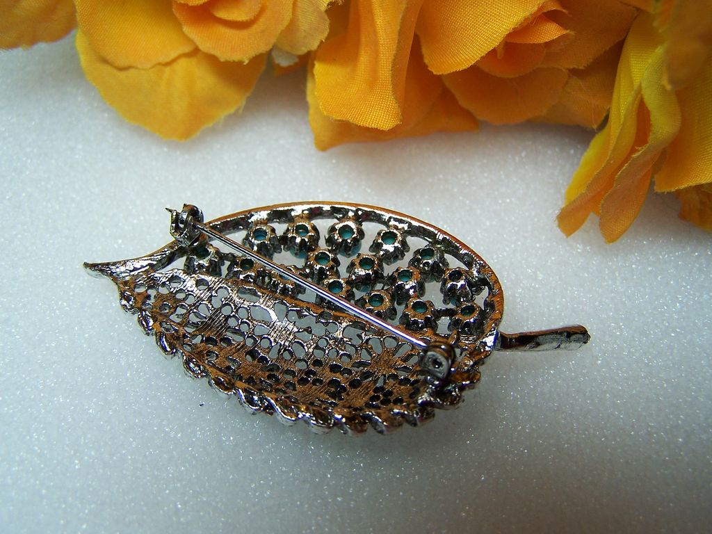 Vintage 1960's Brooch Pin Vintage 1960's Brooch Pin