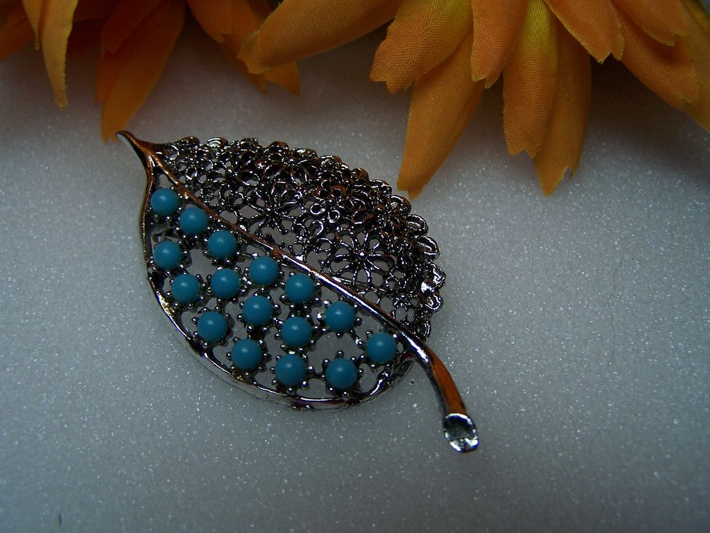 Vintage 1960's Brooch Pin Vintage 1960's Brooch Pin