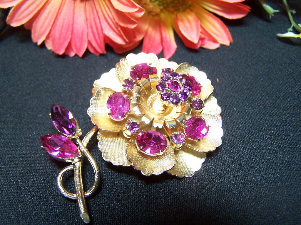 Signed Coro Trembler Pin Brooch Signed Coro Trembler Pin Brooch