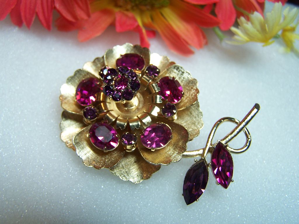 Signed Coro Trembler Pin Brooch Signed Coro Trembler Pin Brooch