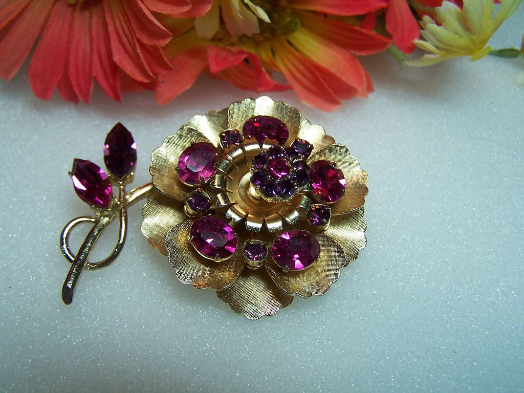 Signed Coro Trembler Pin Brooch Signed Coro Trembler Pin Brooch