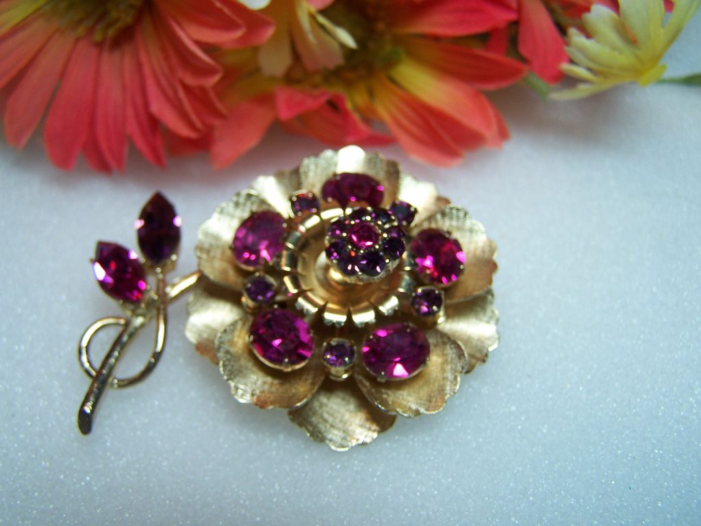 Signed Coro Trembler Pin Brooch Signed Coro Trembler Pin Brooch