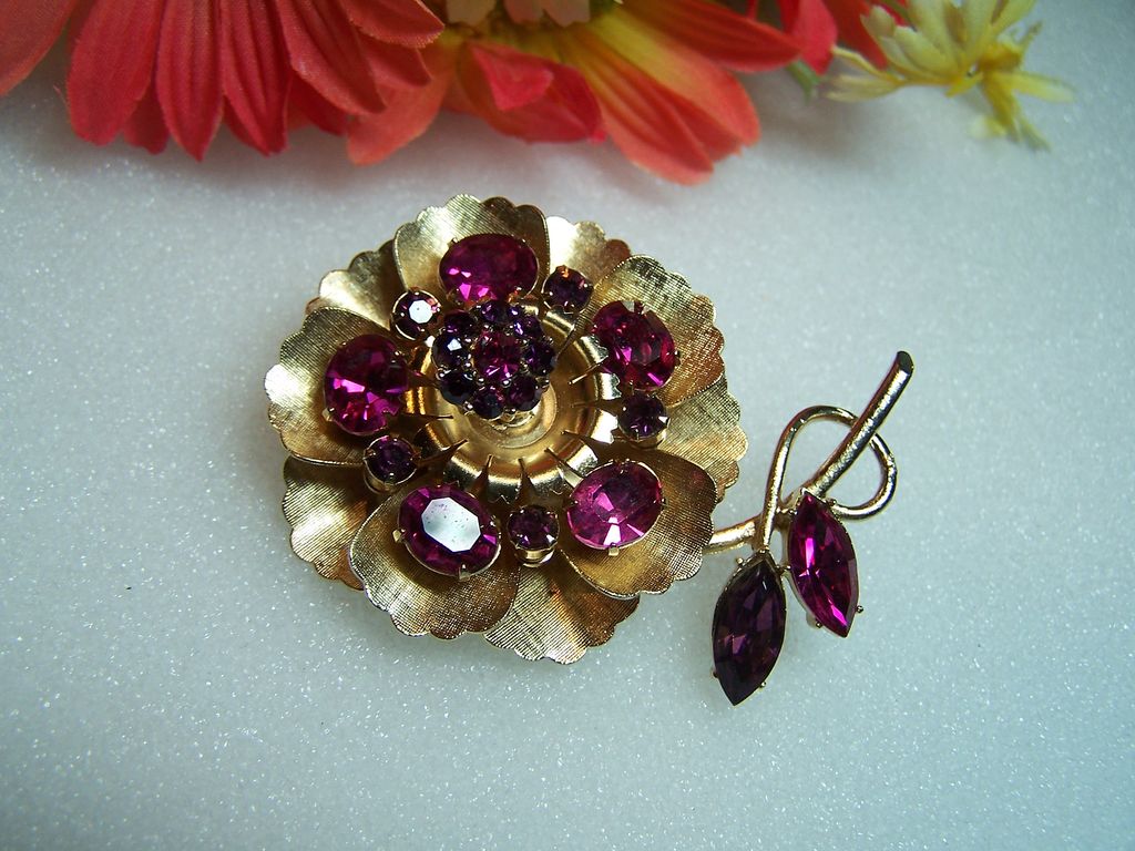 Signed Coro Trembler Pin Brooch Signed Coro Trembler Pin Brooch