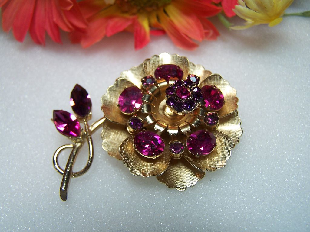 Signed Coro Trembler Pin Brooch Signed Coro Trembler Pin Brooch