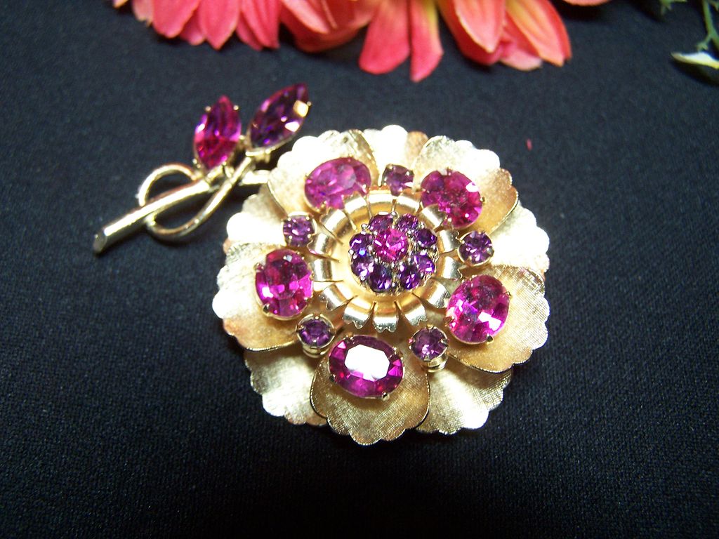 Signed Coro Trembler Pin Brooch Signed Coro Trembler Pin Brooch