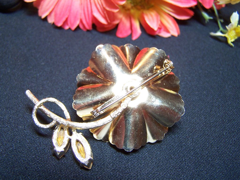 Signed Coro Trembler Pin Brooch Signed Coro Trembler Pin Brooch