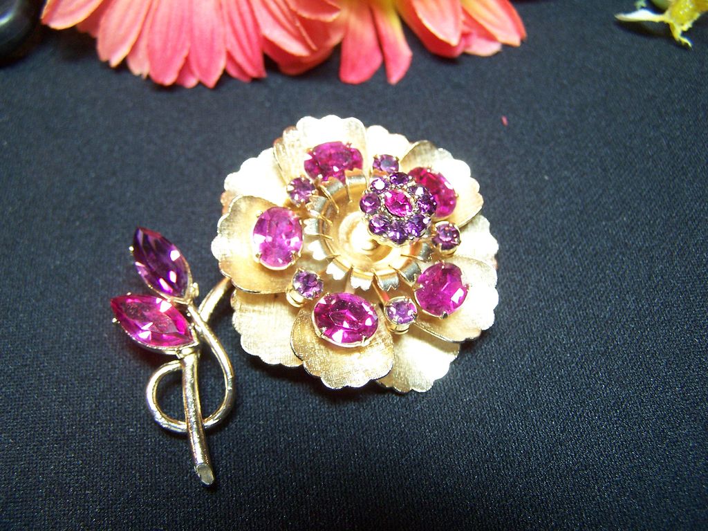 Signed Coro Trembler Pin Brooch Signed Coro Trembler Pin Brooch