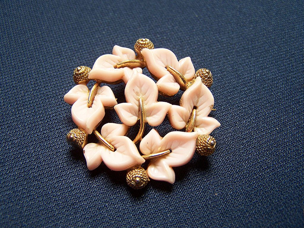 Vintage Thermoset Brooch Vintage Thermoset Brooch
