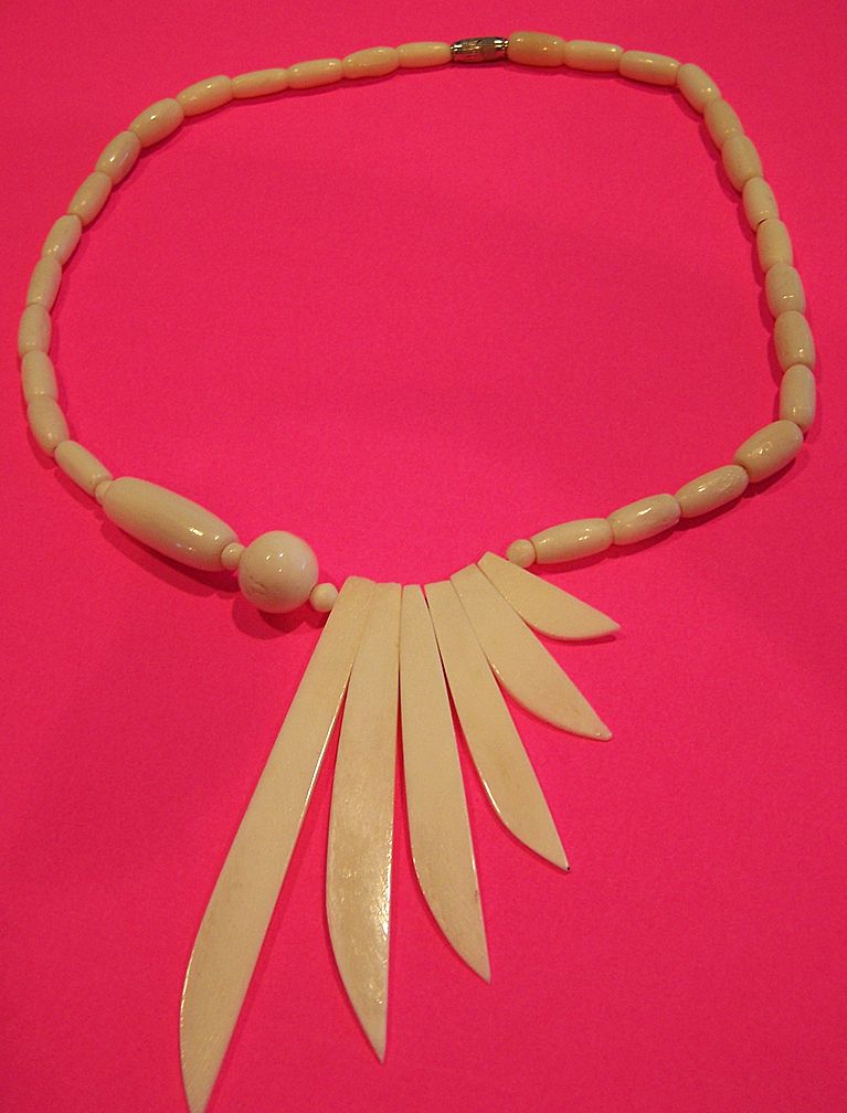 Vintage Plastic 1960's-1970's Necklace Vintage Plastic 1960's-1970's Necklace