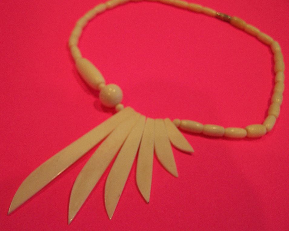Vintage Plastic 1960's-1970's Necklace Vintage Plastic 1960's-1970's Necklace