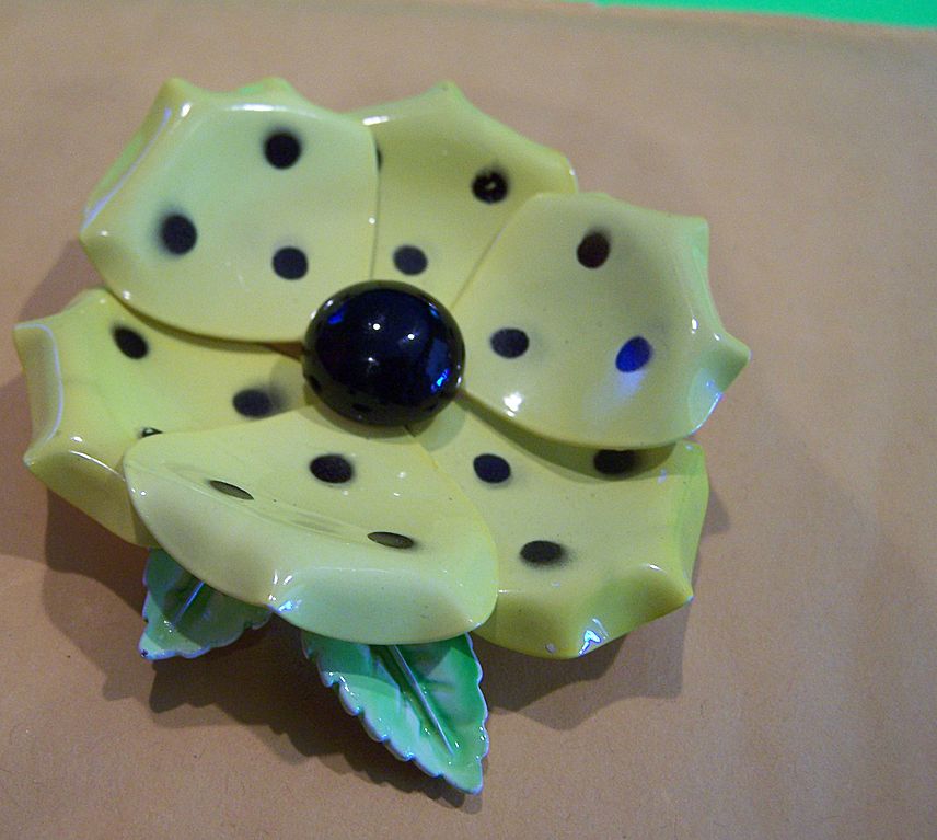 Vintage Enameled Flower Polka Dot Pin 1960's 1970's Vintage Enameled Flower Polka Dot Pin 1960's 1970's