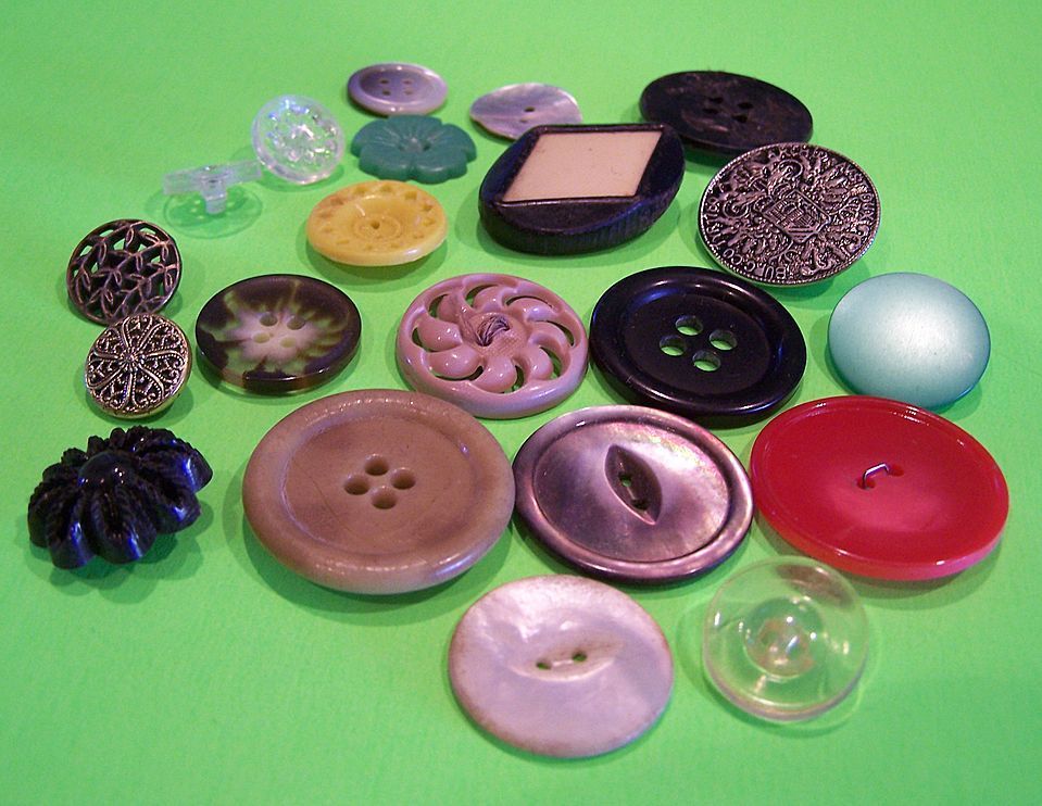 Lot of 21 Vintage Buttons Lot of 21 Vintage Buttons