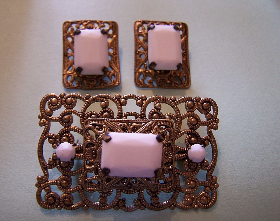 Vintage Filagree Milk Glass Set Brooch and Earrings Vintage Filagree Milk Glass Set Brooch and Earrings