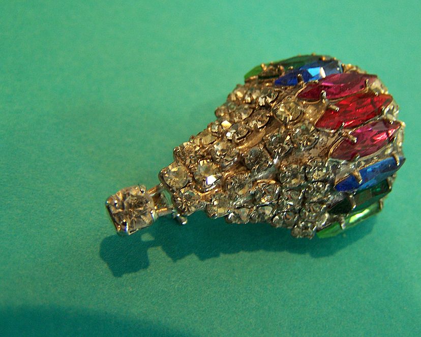 Vintage Signed Rhinestone Hot Air Balloon Pin Brooch Vintage Signed Rhinestone Hot Air Balloon Pin Brooch