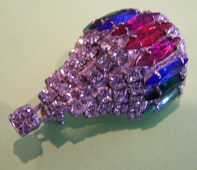 Vintage Signed Rhinestone Hot Air Balloon Pin Brooch Vintage Signed Rhinestone Hot Air Balloon Pin Brooch