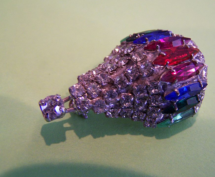 Vintage Signed Rhinestone Hot Air Balloon Pin Brooch Vintage Signed Rhinestone Hot Air Balloon Pin Brooch