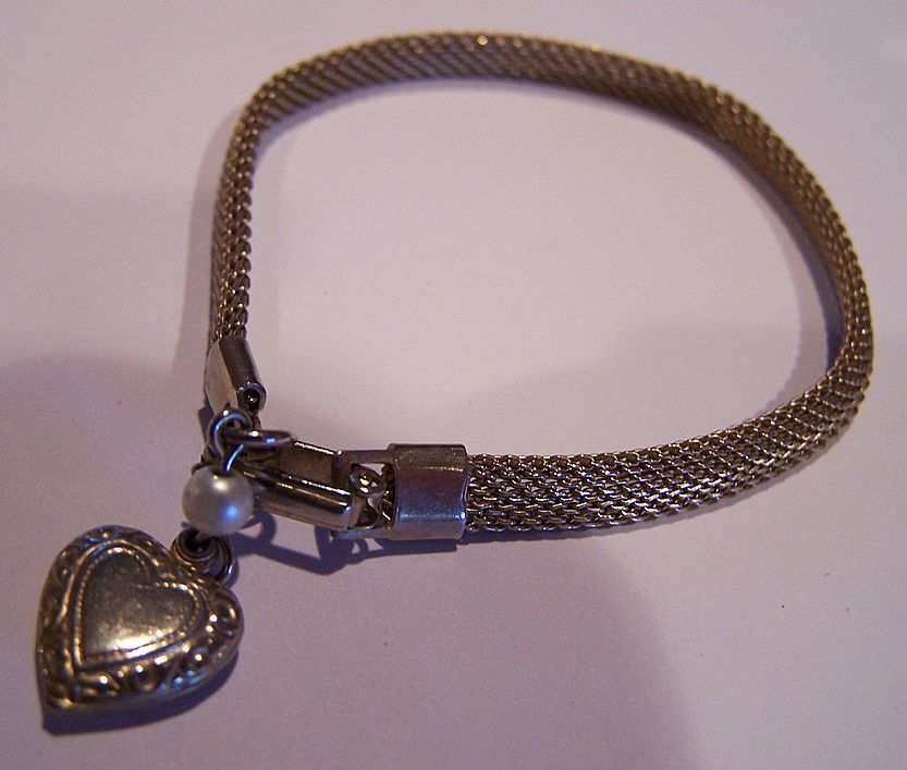 Vintage Goldtone Metal Bracelet With Heart Charm Vintage Goldtone Metal Bracelet With Heart Charm