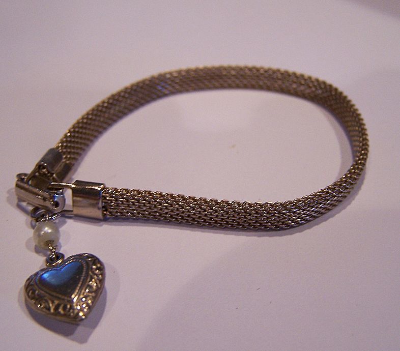 Vintage Goldtone Metal Bracelet With Heart Charm Vintage Goldtone Metal Bracelet With Heart Charm