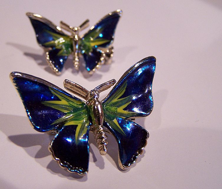 Vintage 1950's Pair Of Enameled Butterfly Pins Set Vintage 1950's Pair Of Enameled Butterfly Pins Set