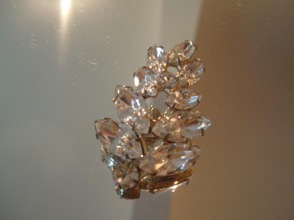 Clear Rhinestone Leaf Brooch Clear Rhinestone Leaf Brooch