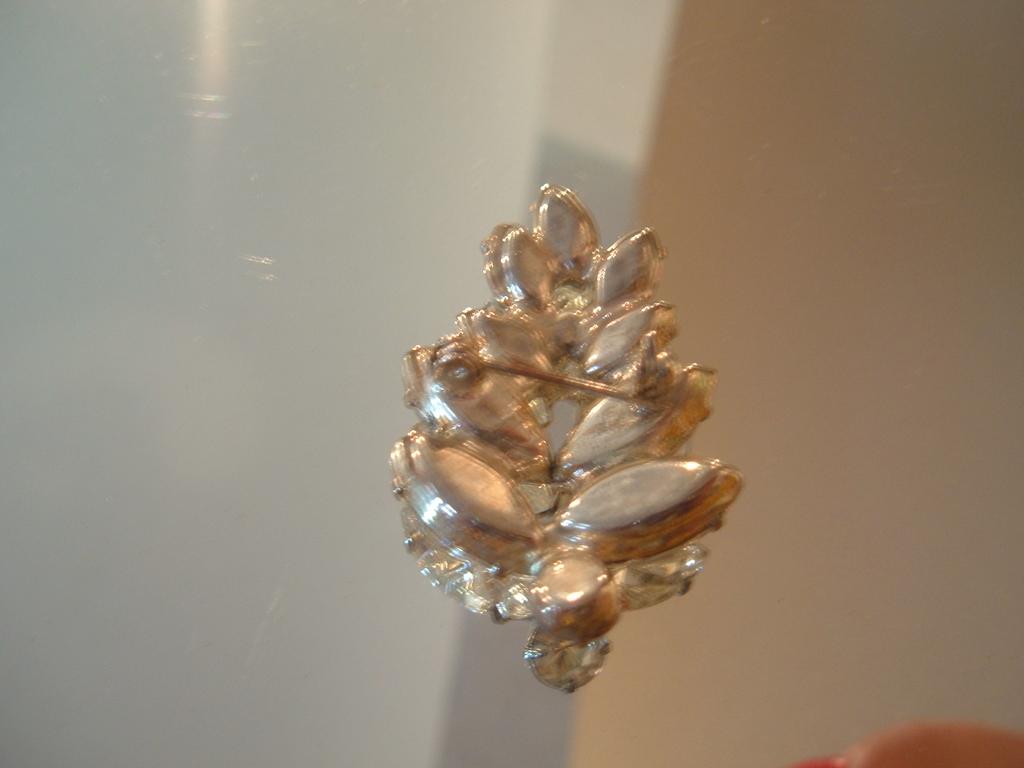 Clear Rhinestone Leaf Brooch Clear Rhinestone Leaf Brooch