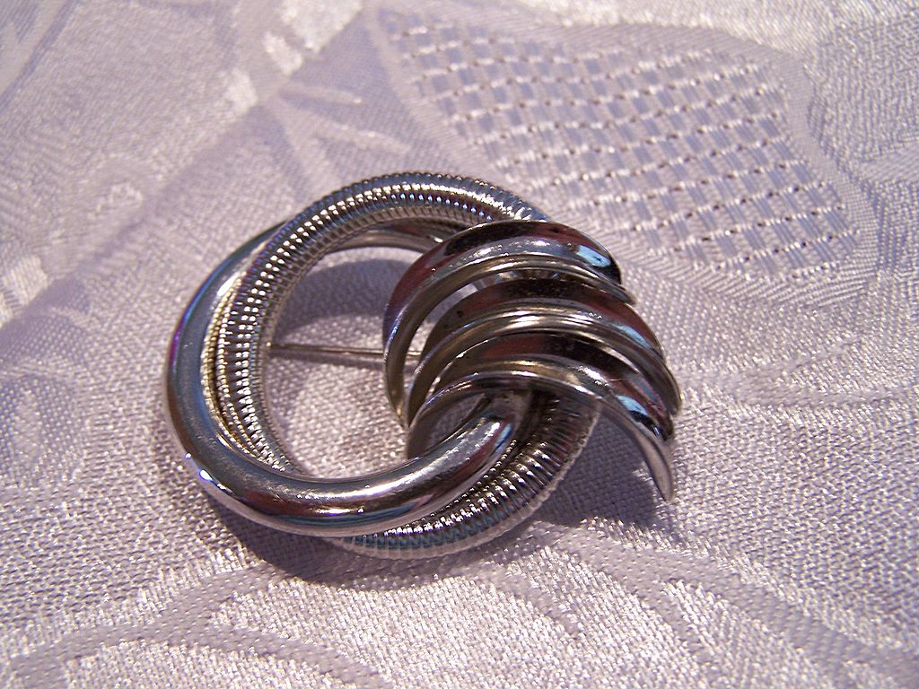 Vintage Silvertone Brooch Pin 1950's Retro Vintage Silvertone Brooch Pin 1950's Retro