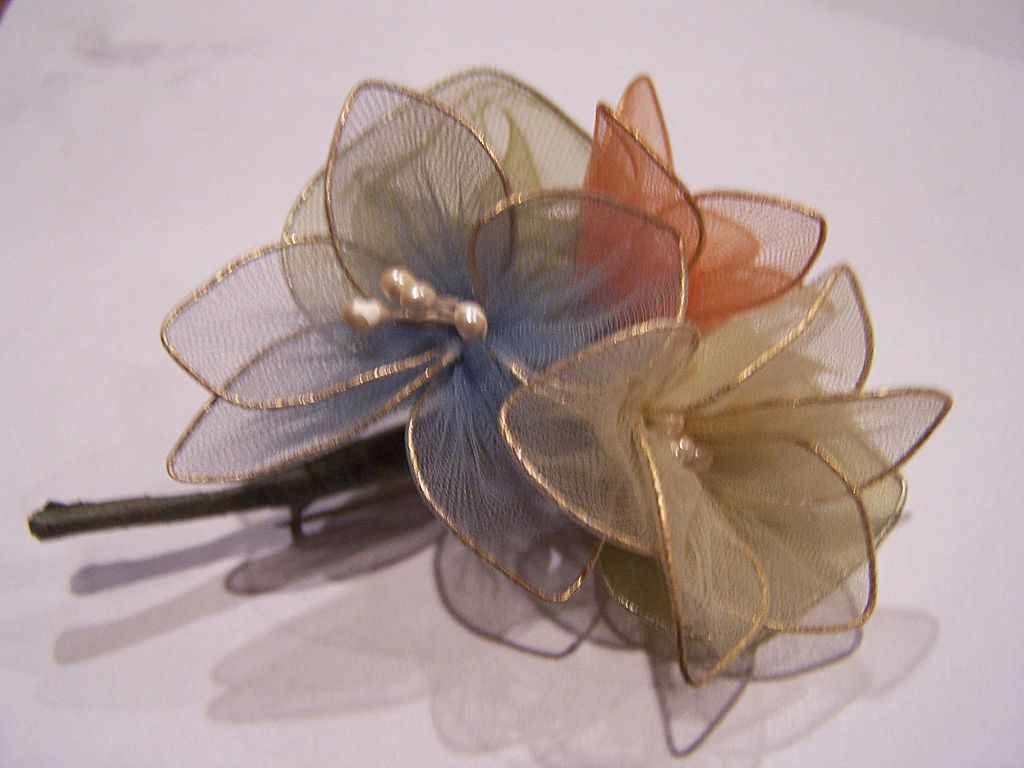 Vintage Flower Cluster Brooch Pin Vintage Flower Cluster Brooch Pin