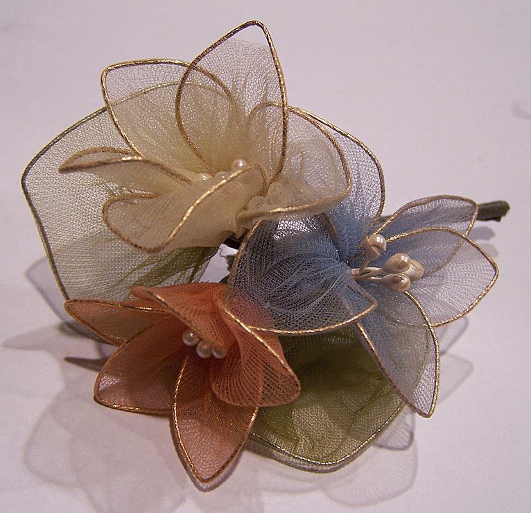 Vintage Flower Cluster Brooch Pin Vintage Flower Cluster Brooch Pin