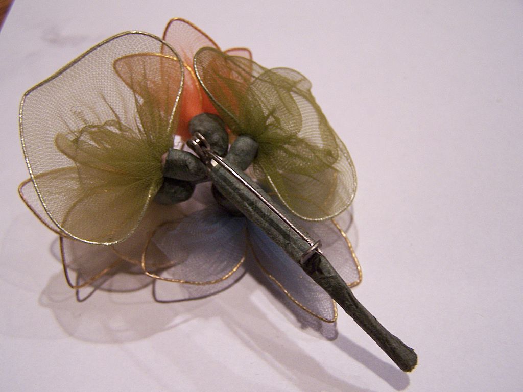 Vintage Flower Cluster Brooch Pin Vintage Flower Cluster Brooch Pin