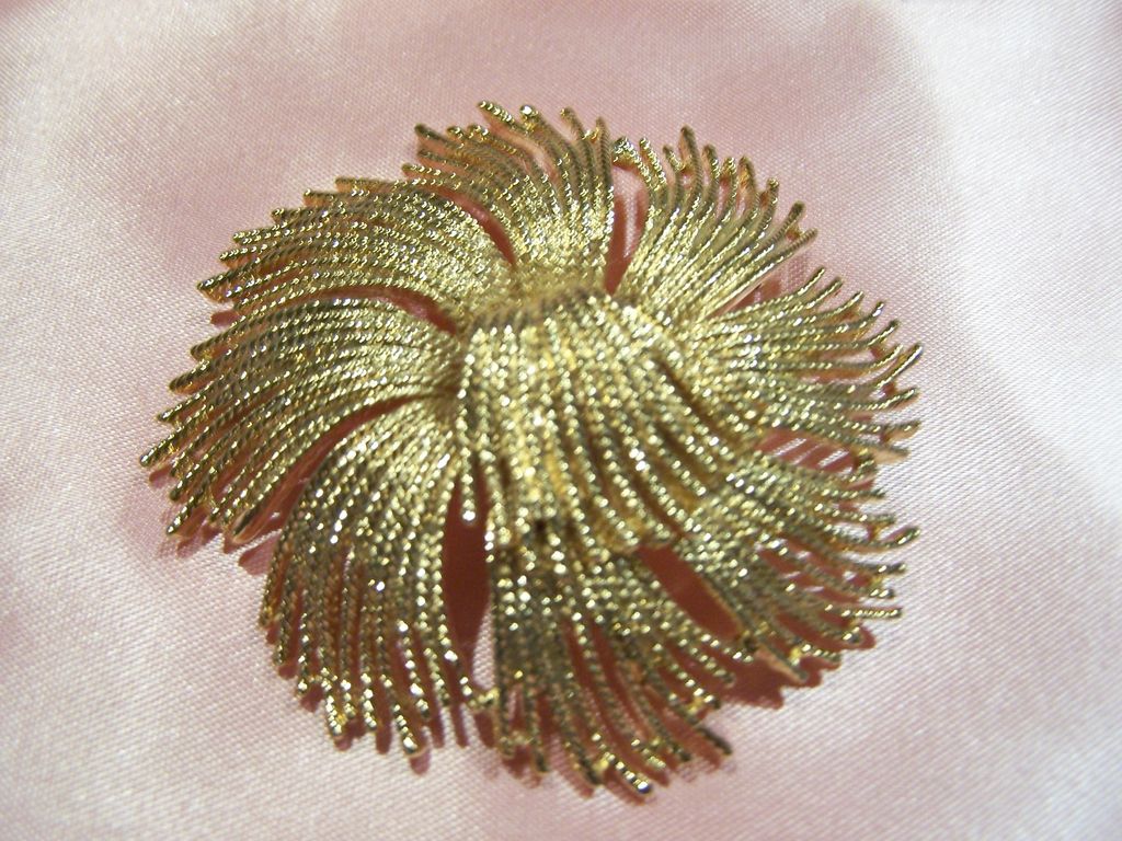 Signed Stamped Monet Vintage Set Brooch Pin and Earrings Signed Stamped Monet Vintage Set Brooch Pin and Earrings